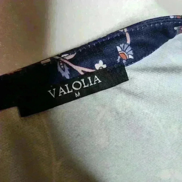 Valolia womens floral button up long sleeve blouse size medium - Picture 7 of 8